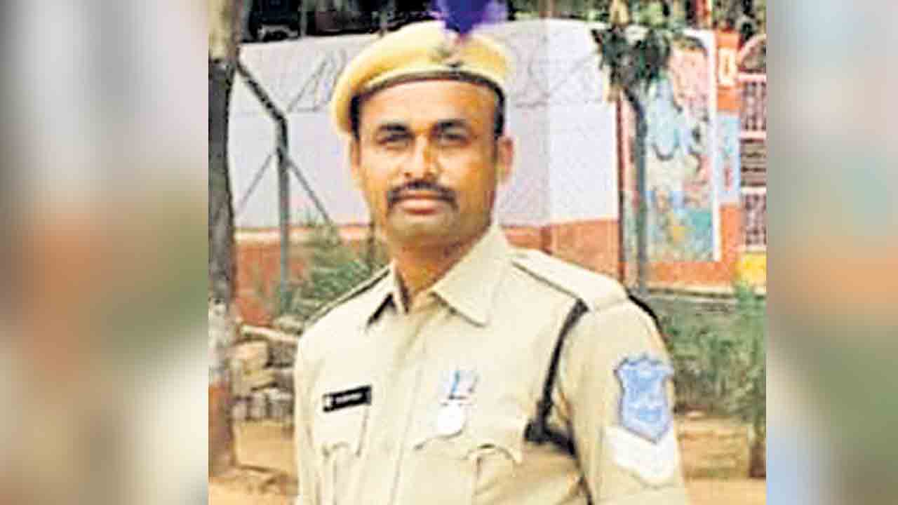 గుండెపోటుతో బెటాలియన్‌ కానిస్టేబుల్‌ మృతి