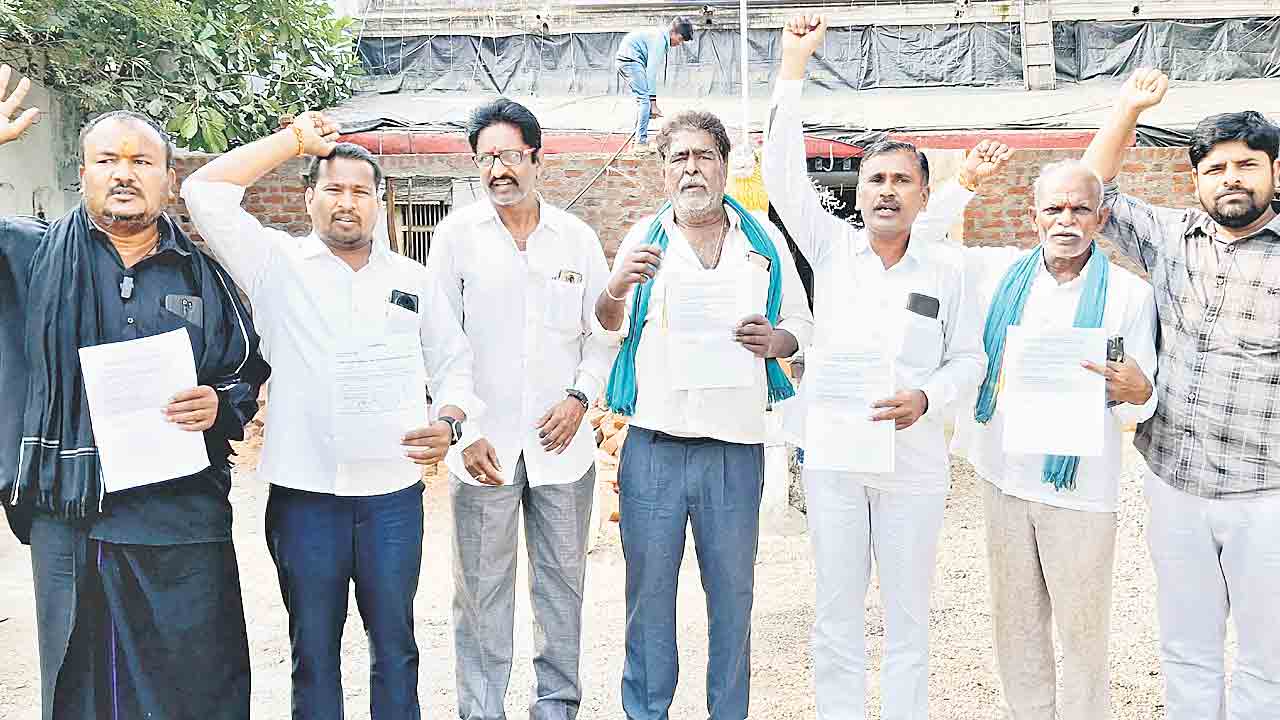 పెన్షన్‌ రూ.4,016 ఇవ్వాల్సిందే..