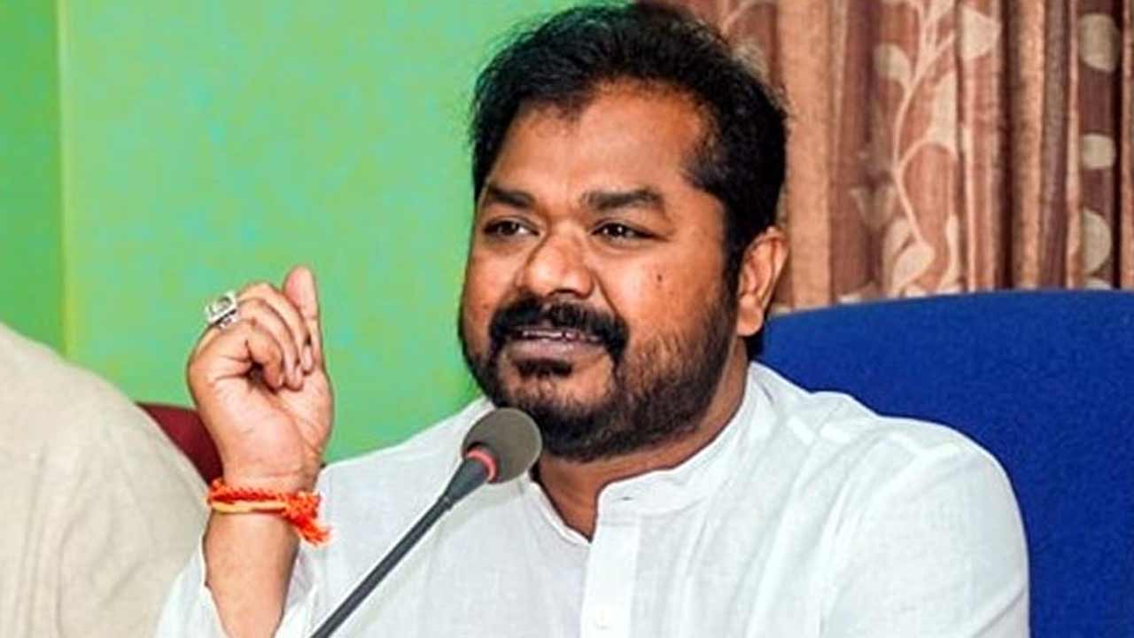 Dadisetti Raja | వైసీపీలో ఉంటే భూములు కొనుక్కోవద్దా.. టీడీపీ నాయకులపై మాజీ మంత్రి ధ్వజం