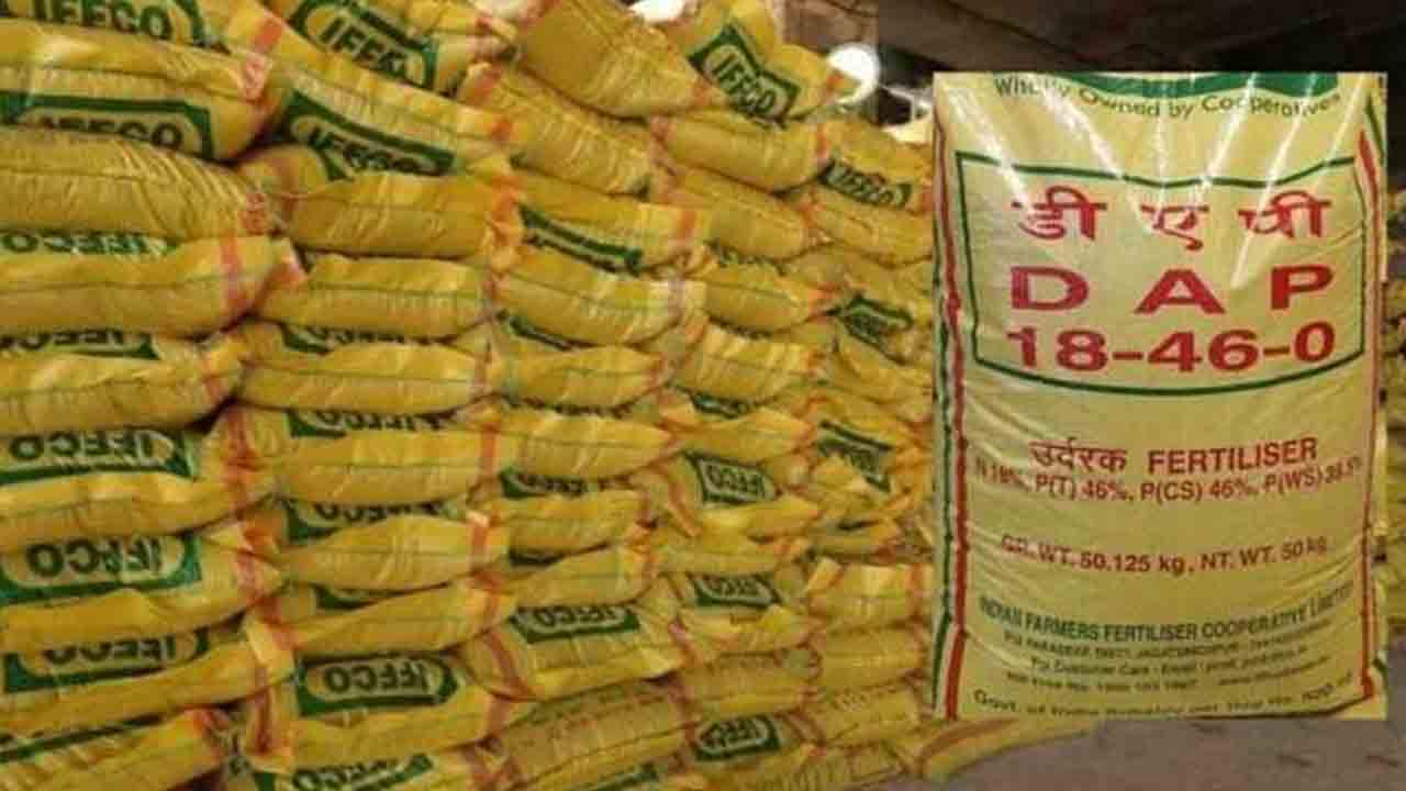 76 బస్తాల ఎరువులు పట్టివేత