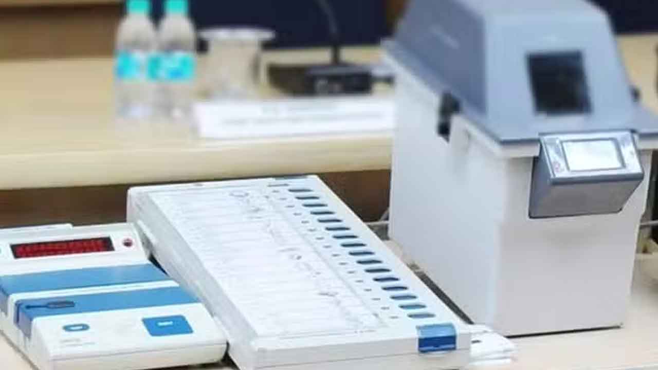 ఈవీఎంను హ్యాక్‌ చేస్తానన్న వ్యక్తిపై కేసు