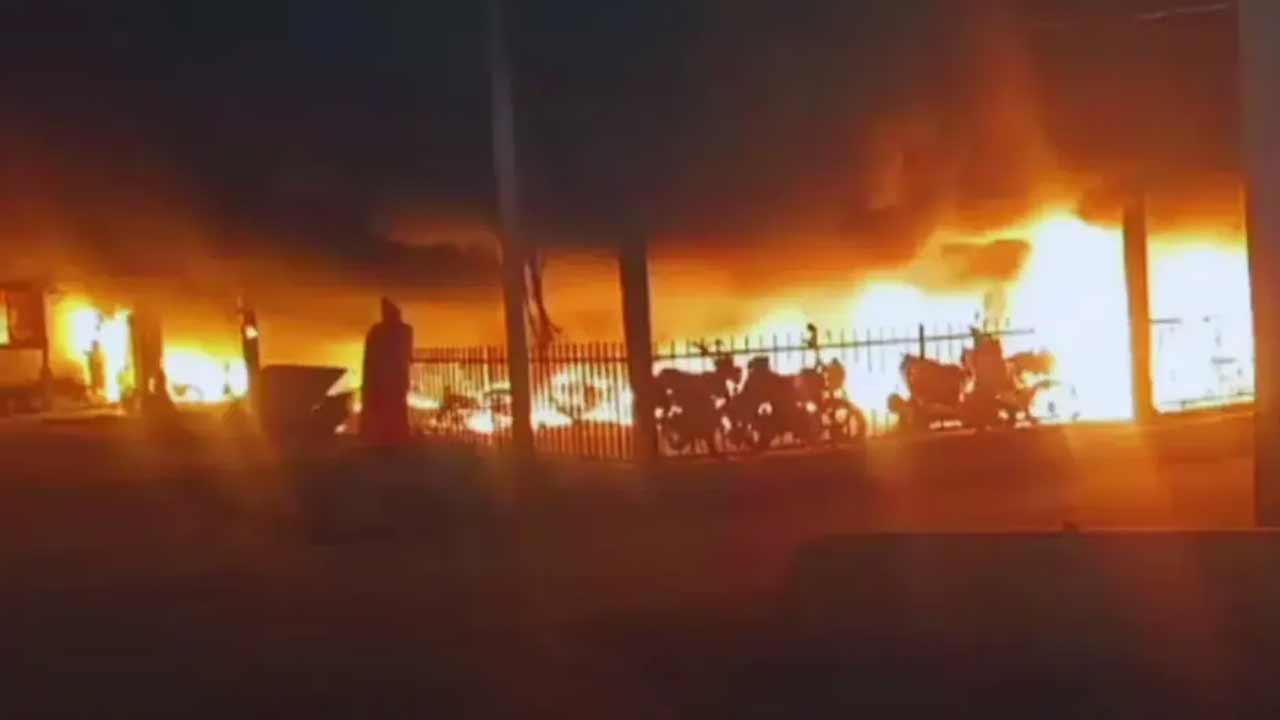 Sugar Cane Crop | ఎంత కష్టం.. ఎంత కష్టం.. 14 ఎకరాల్లో చెరుకు తోట దగ్ధం.. రూ.8 లక్షలు లాస్‌