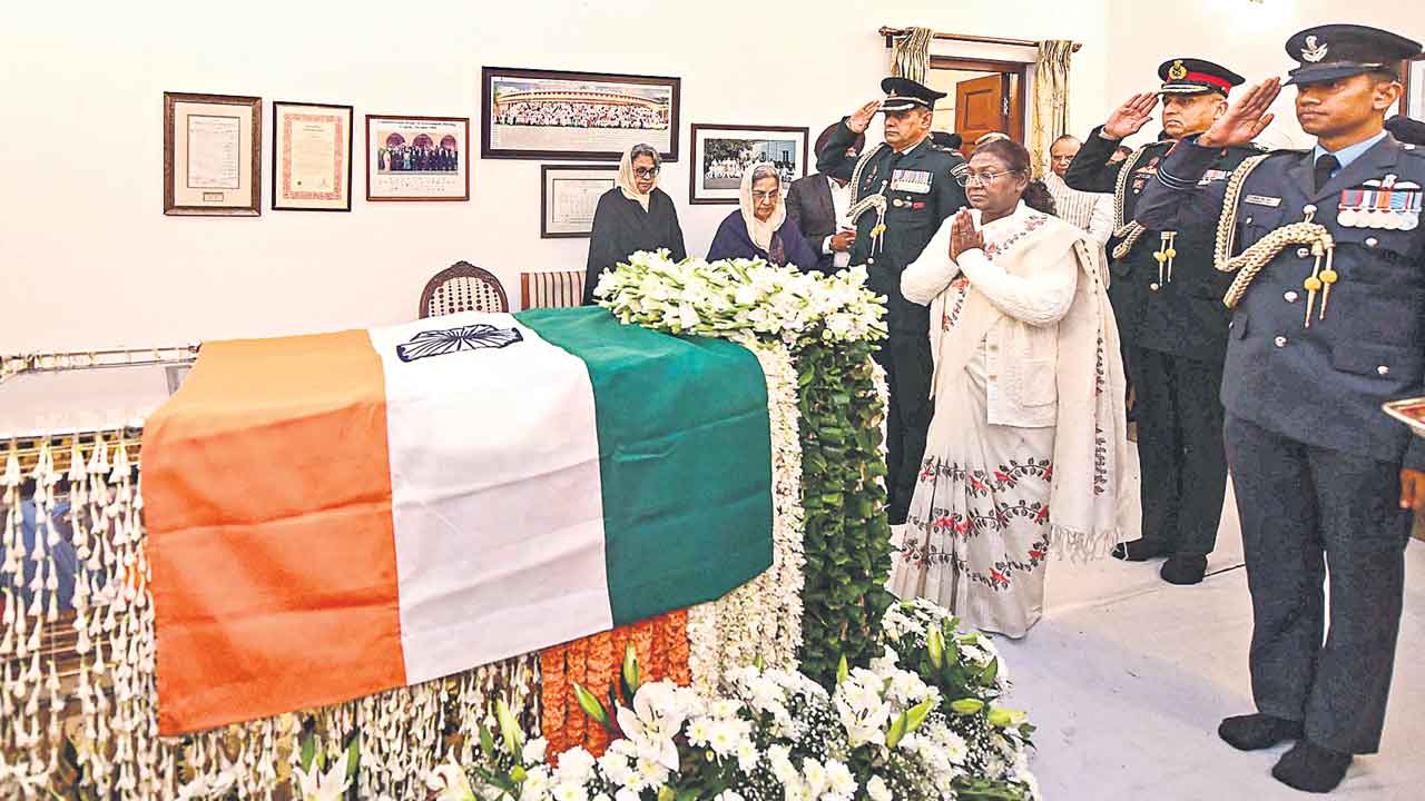 మన్మోహన్‌కు ఘన నివాళులు