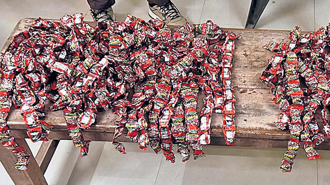 నగరంలో గంజాయి చాక్లెట్ల విక్రయం