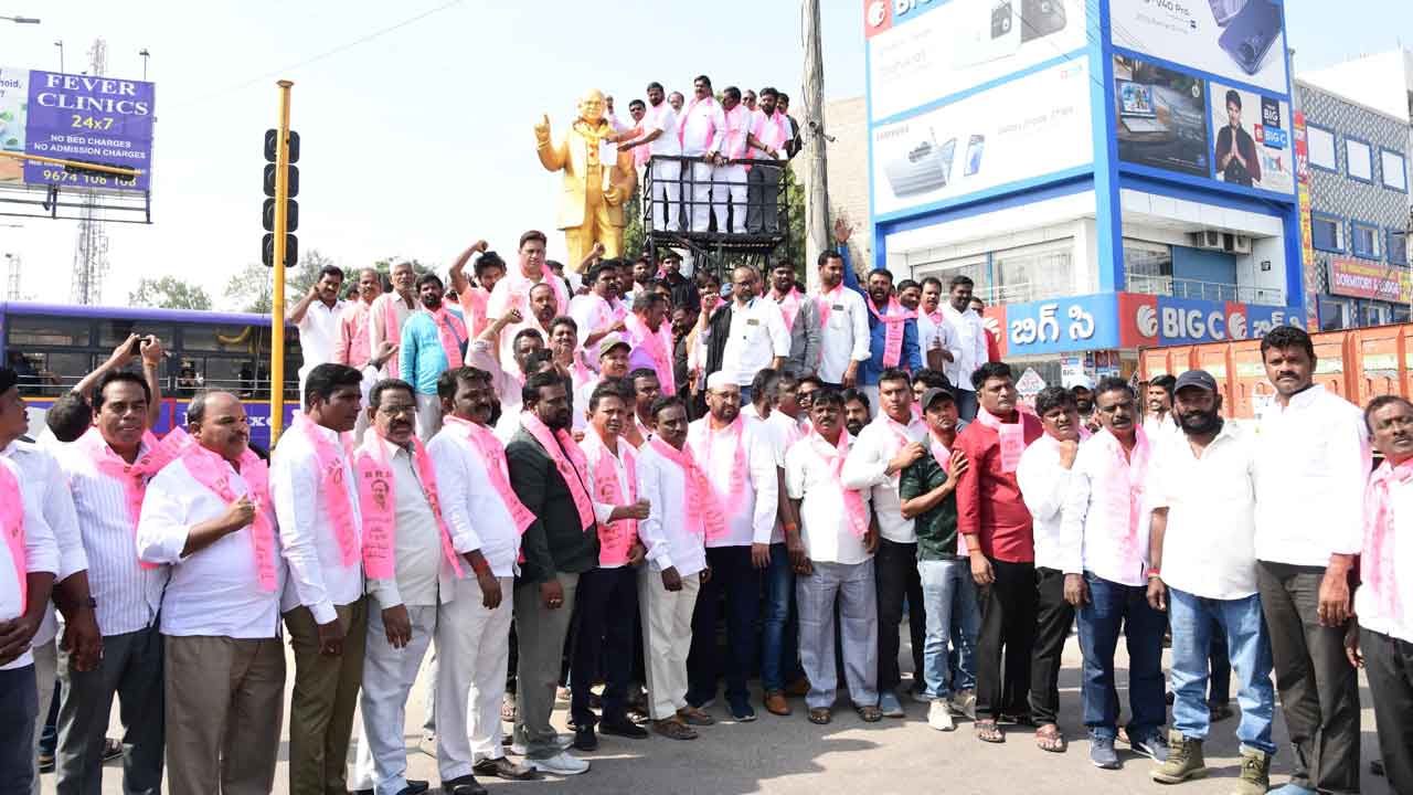 నిరసనల హోరు.. భూములివ్వమంటే జైల్లో పెడతారా..