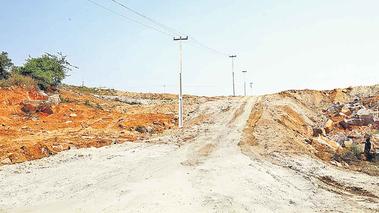 Ameenpur | ఆ వెంచర్‌ అక్రమమే.. సుల్తాన్‌పూర్‌లో నిర్మాణాలను కూల్చేశామన్న ప్రభుత్వం