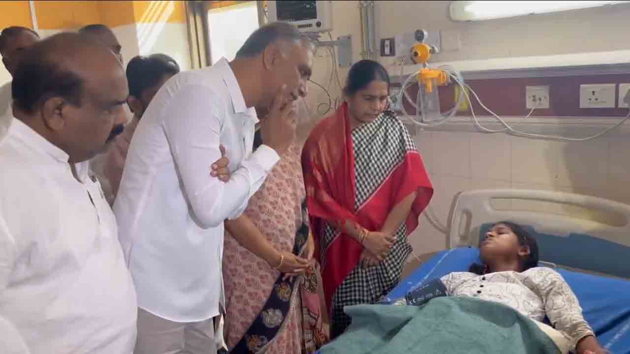 Harish Rao | గిరిజ‌న ఆశ్ర‌మ పాఠ‌శాల విద్యార్థినికి హ‌రీశ్‌రావు ప‌రామ‌ర్శ‌