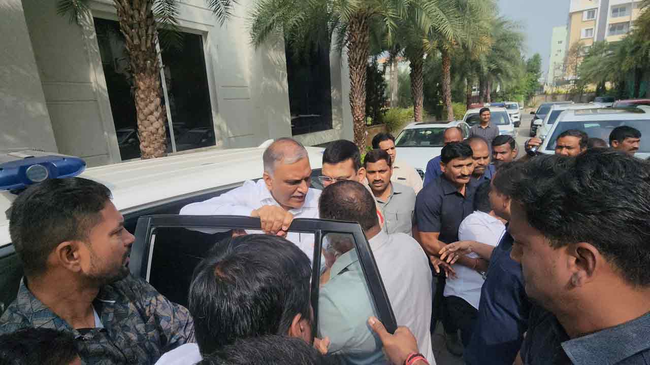 Harish Rao | ఎమ్మెల్యే కౌశిక్‌ రెడ్డి నివాసం వద్ద ఉద్రిక్తత.. హరీశ్‌ రావు అరెస్ట్‌