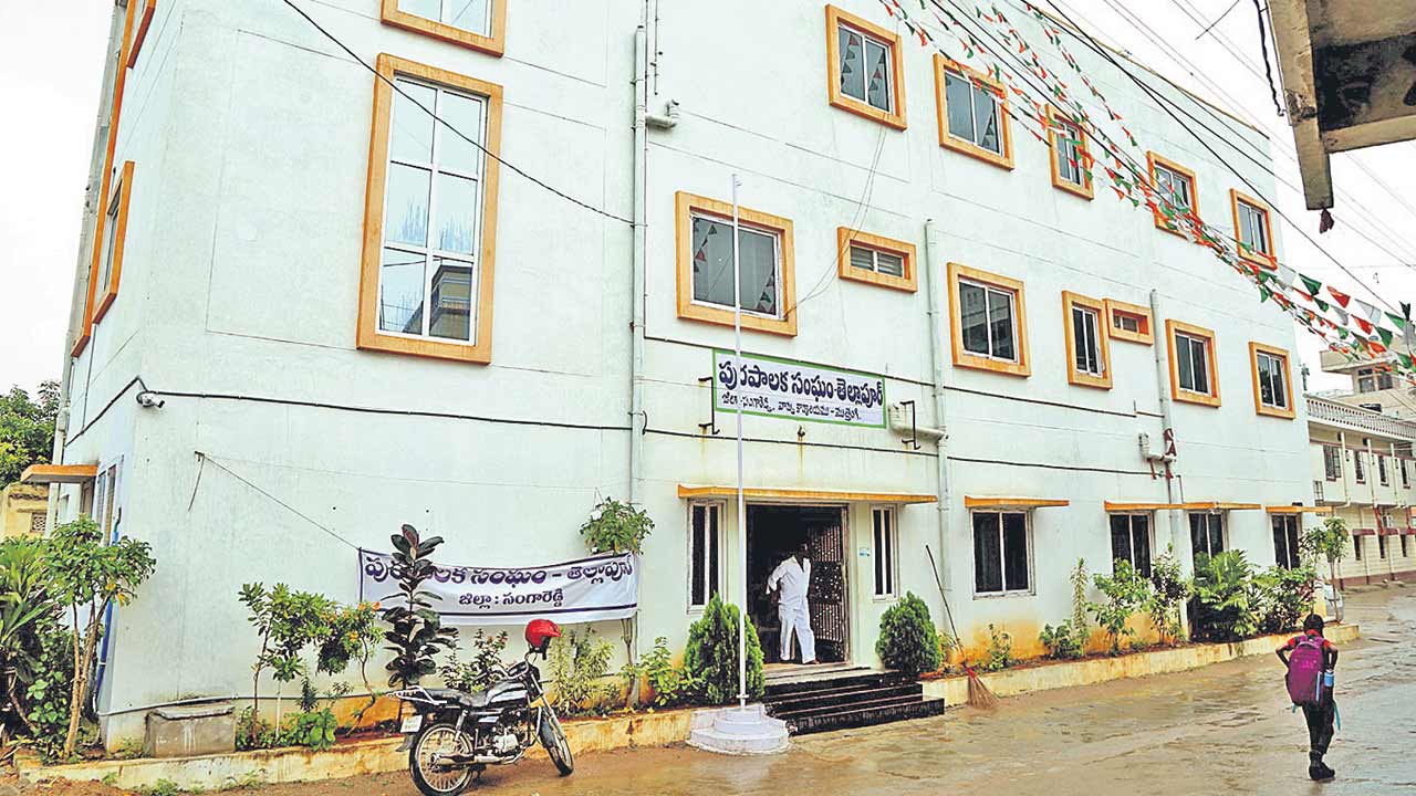 విలీనం వద్దే వద్దు మా ఊరు మాకు ముద్దు..