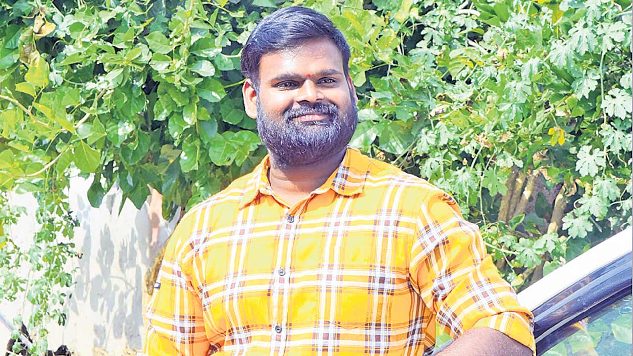 బైక్‌ను ఢీకొట్టిన టిప్పర్‌