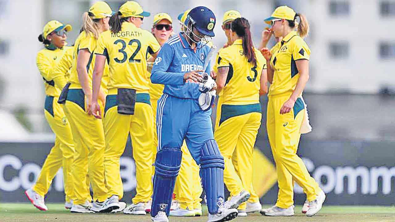 Aus Vs Ind | ఆస్ట్రేలియాతో తొలి వన్డే.. భారత్‌ 100 ఆలౌట్‌