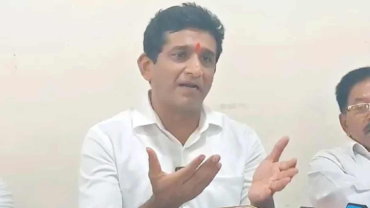 మీ దొంగ హామీలను నిలదీయడమే మేం చేసిన తప్పా.. రేవంత్‌ సర్కార్‌ను ప్రశ్నించిన ఎమ్మెల్యే సంజయ్‌