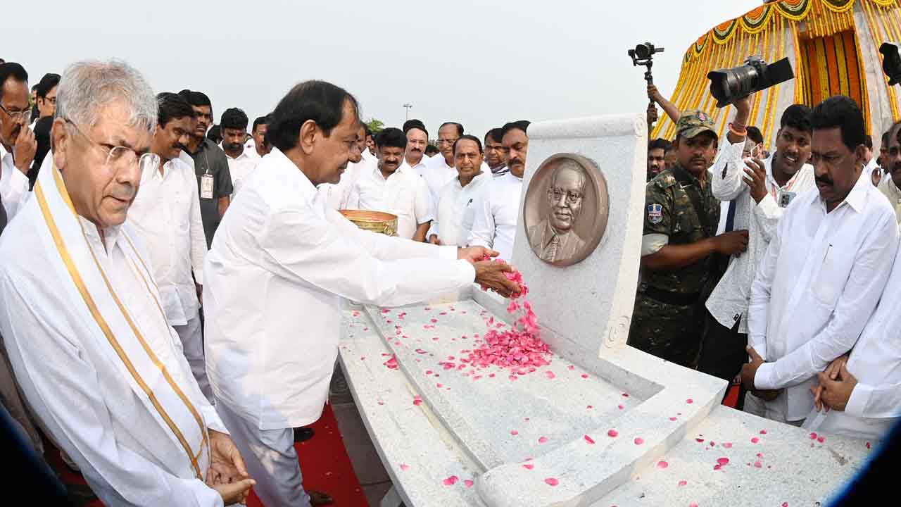 KCR | సమ సమాజ నిర్మాణ దార్శనికుడు డాక్టర్ బాబాసాహెబ్ అంబేద్కర్: కేసీఆర్