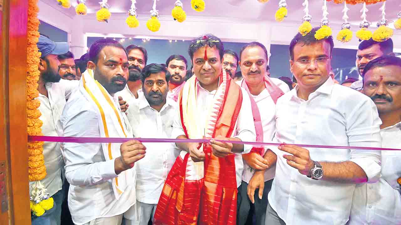 చరిత్ర తెలియని దద్దమ్మలు