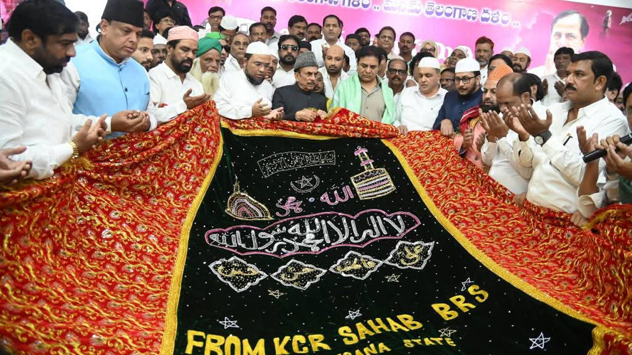 KTR | అజ్మీర్ దర్గాకు చాదర్ సమర్పించిన కేటీఆర్