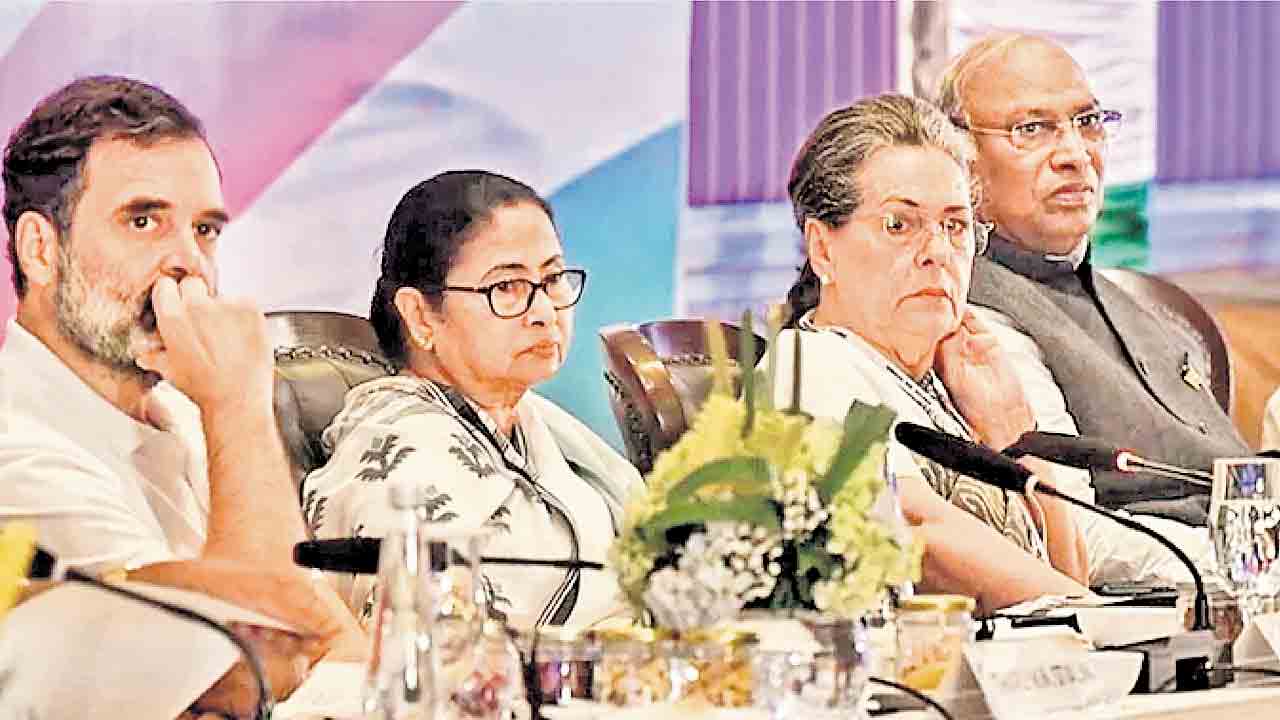 INDIA Alliance | కాంగ్రెస్‌పై అసంతృప్తి.. ఇండియా కూటమికి బీటలు!