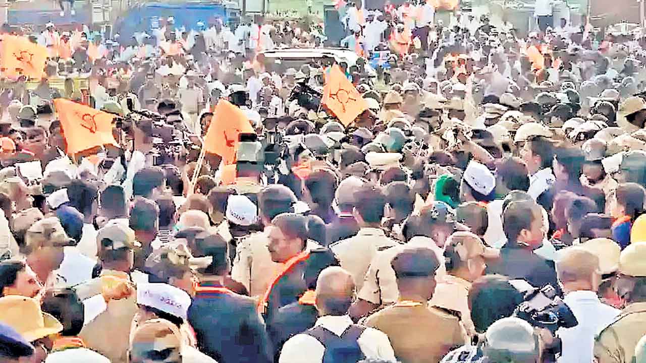 లింగాయత్‌ల కోటా పోరు హింసాత్మకం