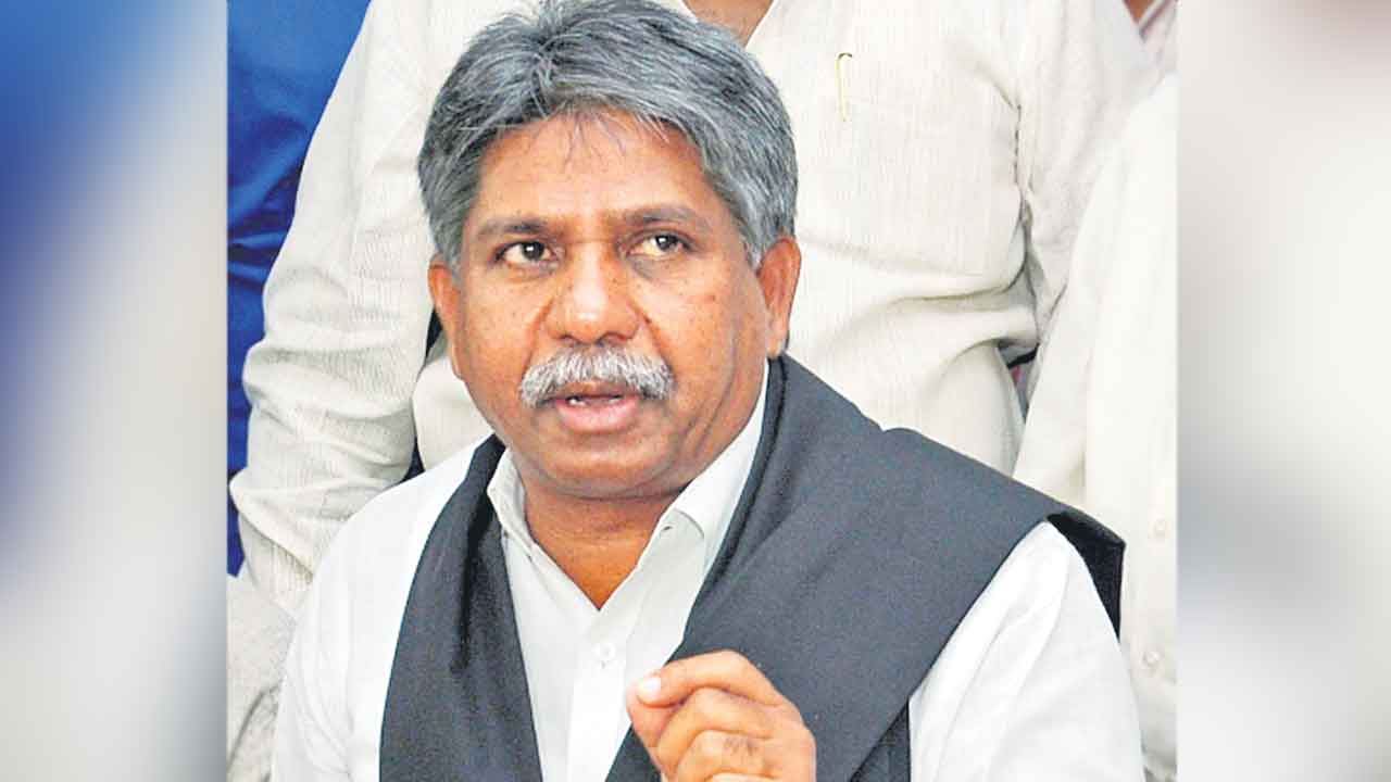 ప్రభుత్వం పేద కళాకారులను గుర్తించాలి