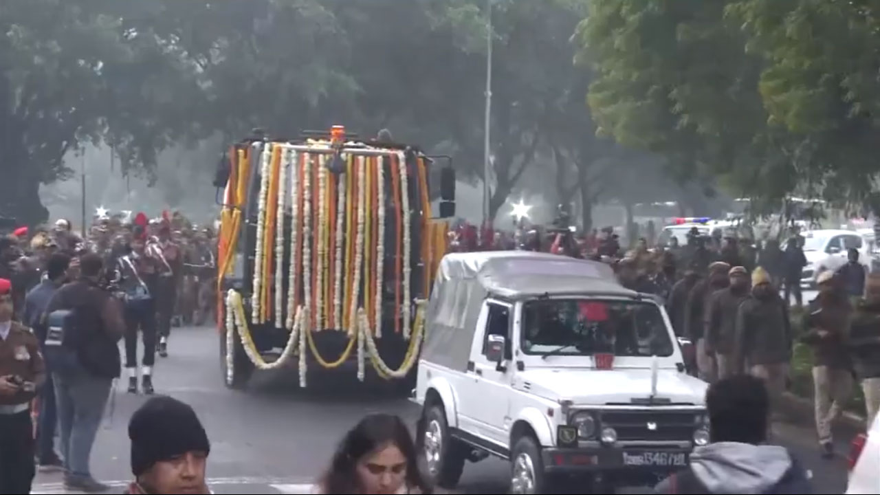 Manmohan Singh | ఏఐసీసీ ప్ర‌ధాన కార్యాల‌యానికి మ‌న్మోహ‌న్ సింగ్ భౌతిక‌కాయం త‌ర‌లింపు