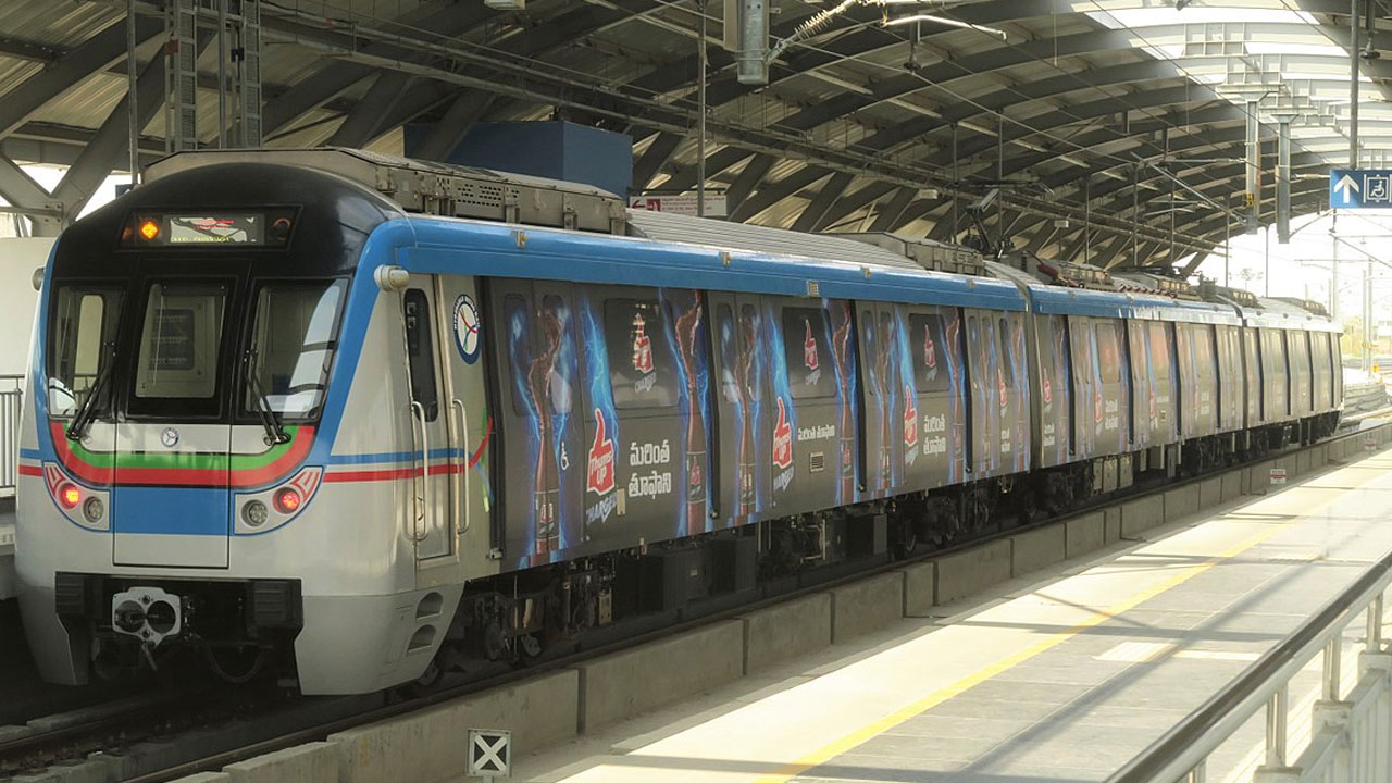 Hyderabad Metro | న్యూ ఇయ‌ర్ వేళ అర్ధరాత్రి 12.30 గంట‌ల వ‌ర‌కు మెట్రో స‌ర్వీసులు