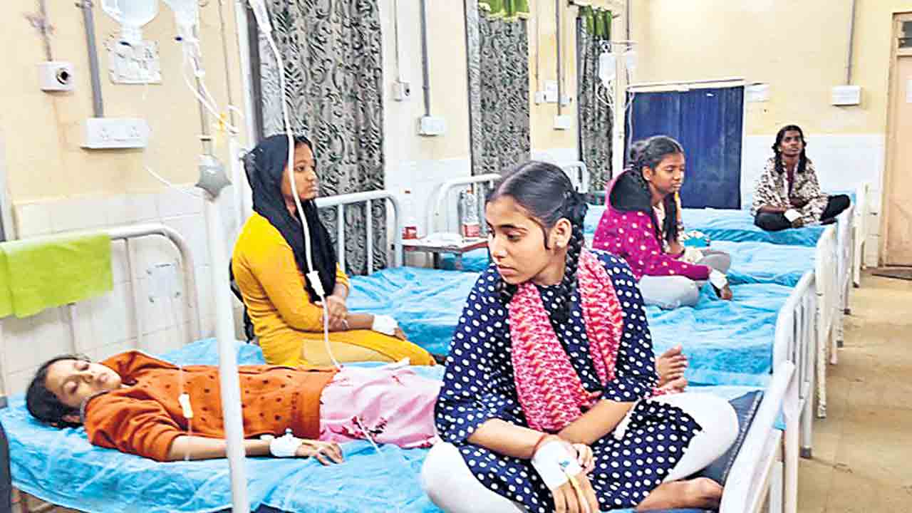 గురుకులంలో ఫుడ్‌ పాయిజన్‌