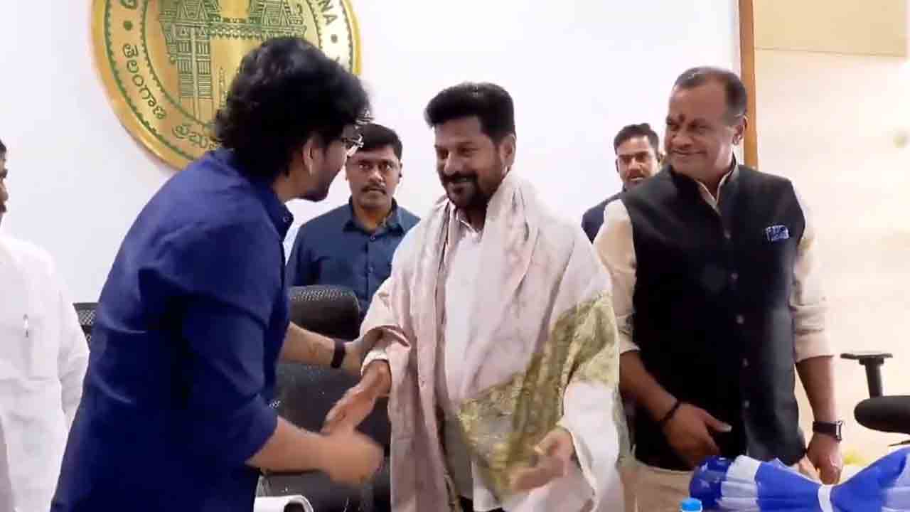 Akkineni Nagarjuna | నాగార్జున‌తో శాలువా క‌ప్పించుకున్న సీఎం రేవంత్.. ఎన్ కన్వెన్షన్ ఘ‌ట‌న త‌ర్వాత‌ ఇదే మొద‌టిసారి