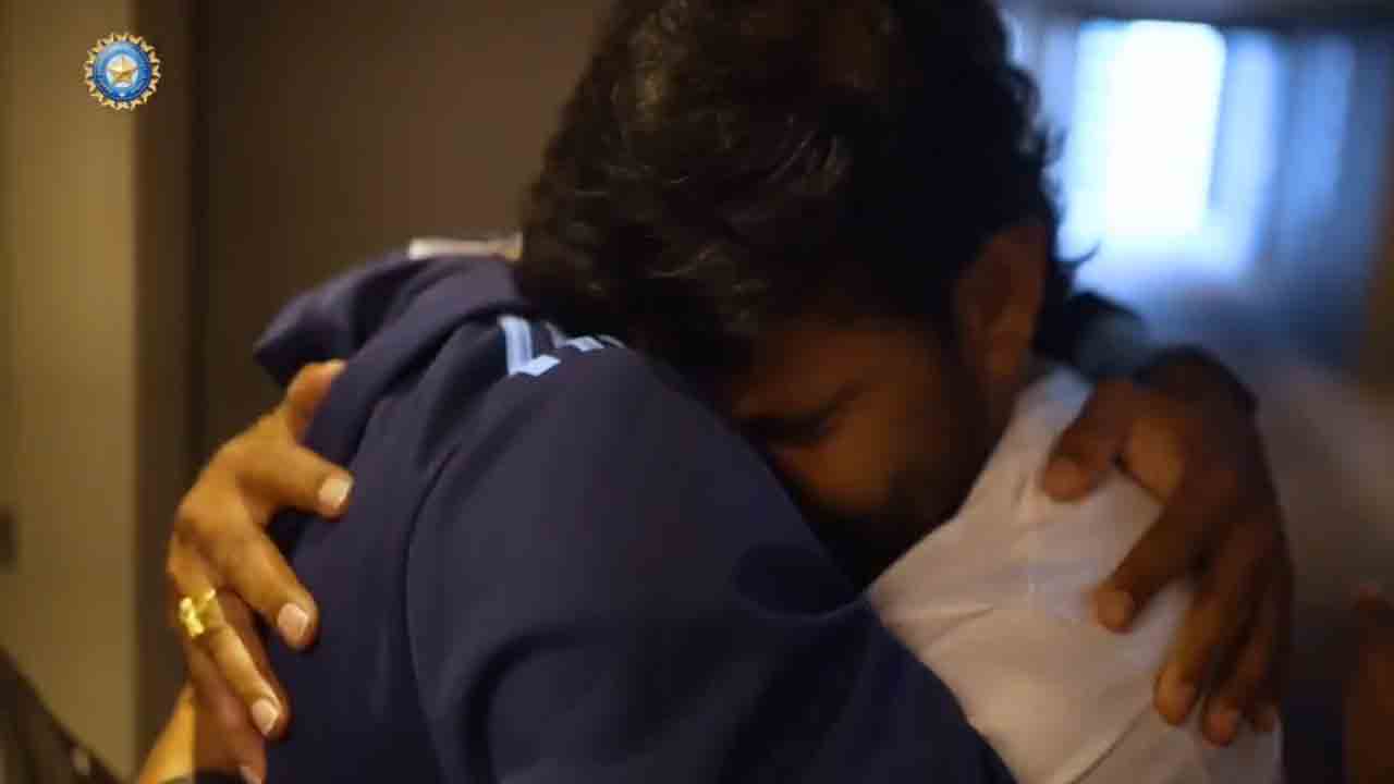 Nitish Kumar Reddy | నితీష్ రెడ్డి సెంచ‌రీ.. ఫ్యామిలీతో ఎమోష‌న‌ల్ వీడియో షేర్ చేసిన బీసీసీఐ.!