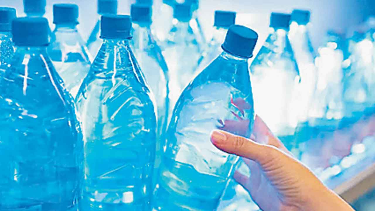 Water Bottle | హై రిస్క్‌ ఫుడ్‌ కేటగిరీలోకి వాటర్‌ బాటిల్స్‌.. FSSAI కీలక నిర్ణయం