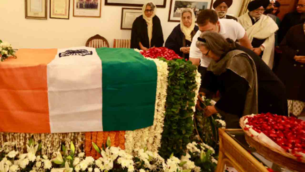 Manmohan Singh | మన్మోహన్‌ సింగ్‌కు నివాళులర్పించిన సోనియా, ఖర్గే, రాహుల్‌, ప్రియాంక