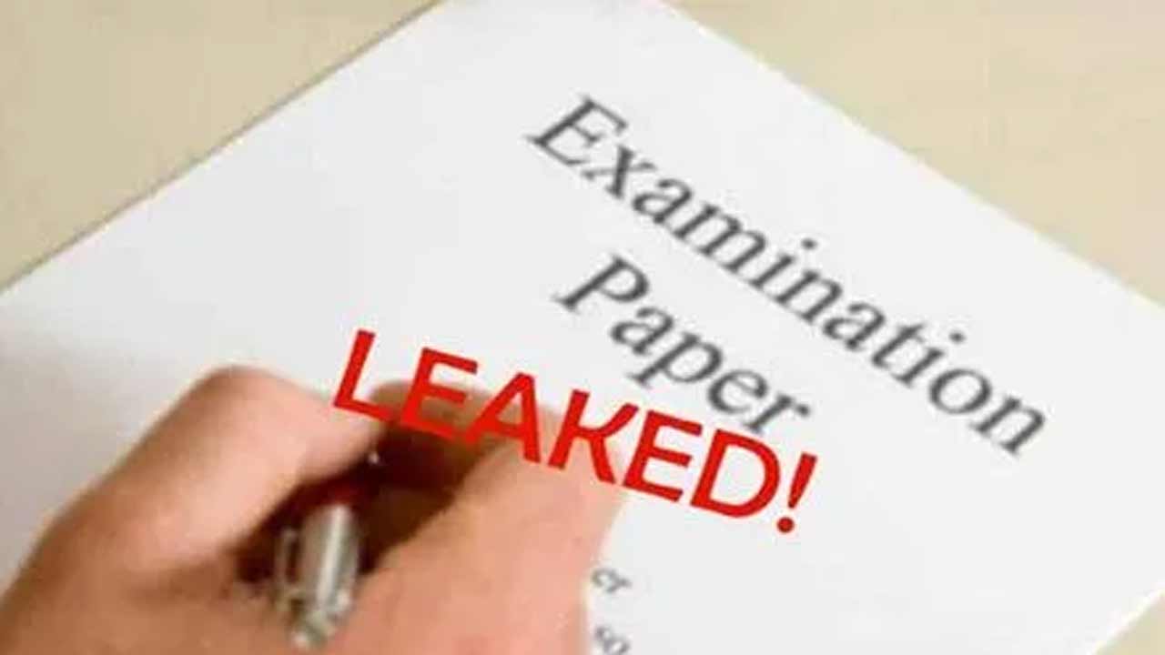 AP News | యూట్యూబ్‌లో టెన్త్‌ సమ్మెటివ్‌-1ప్రశ్నపత్రాలు లీక్‌.. 40 ఏళ్ల అనుభవం ఇదేనా అని చంద్రబాబుపై వైసీపీ ఫైర్‌!