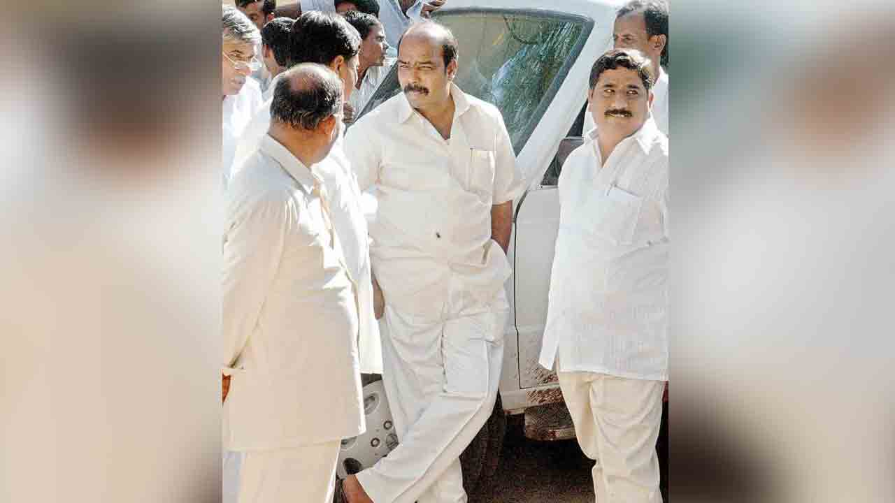 Paritala Ravi | పరిటాల రవి హత్య కేసు.. 18 ఏండ్ల త‌ర్వాత‌ నిందితులకు బెయిల్‌