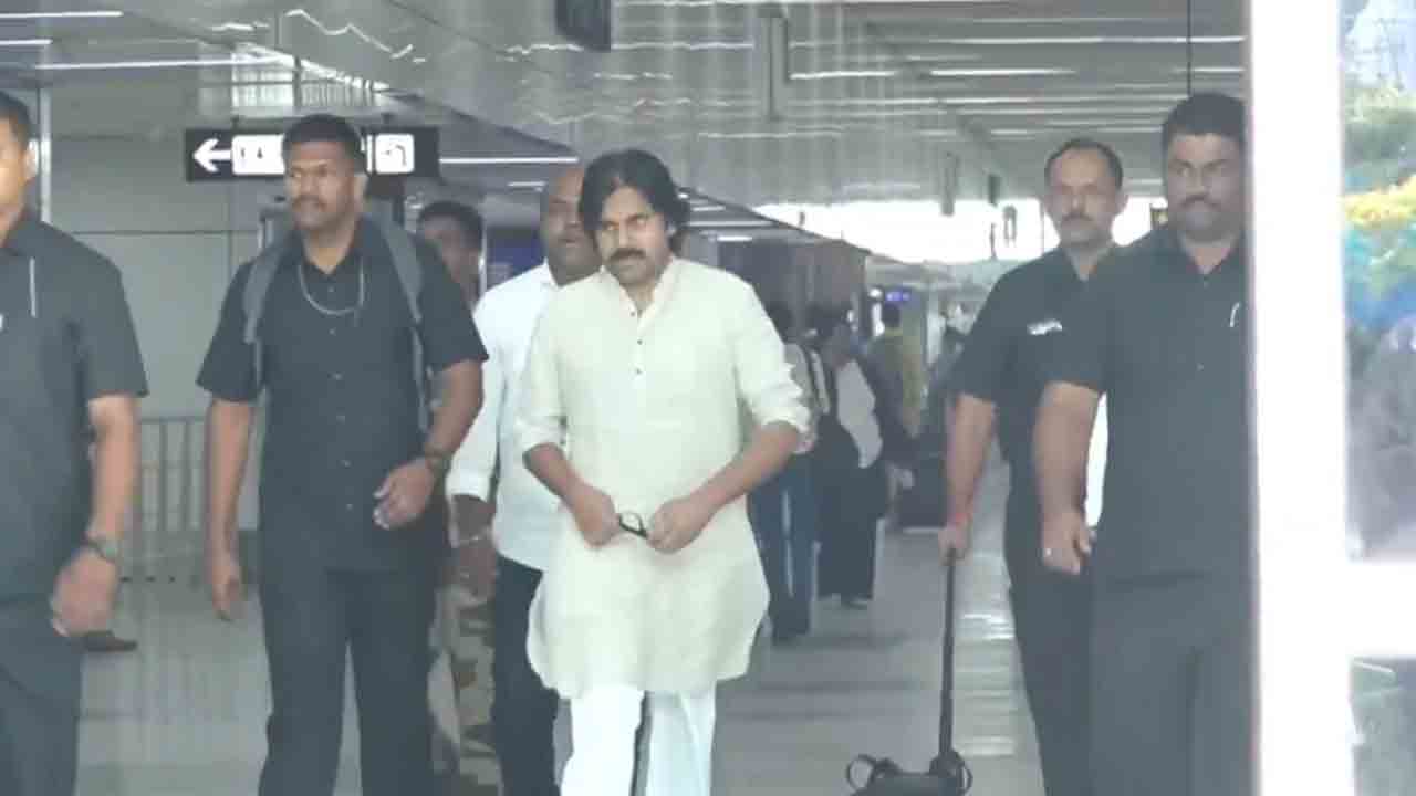 Deputy Cm Pawan Kalyan | అల్లు అర్జున్ అరెస్ట్‌.. ప్రత్యేక విమానంలో హైద‌రాబాద్‌కు డిప్యూటీ సీఎం ప‌వ‌న్ క‌ళ్యాణ్.!
