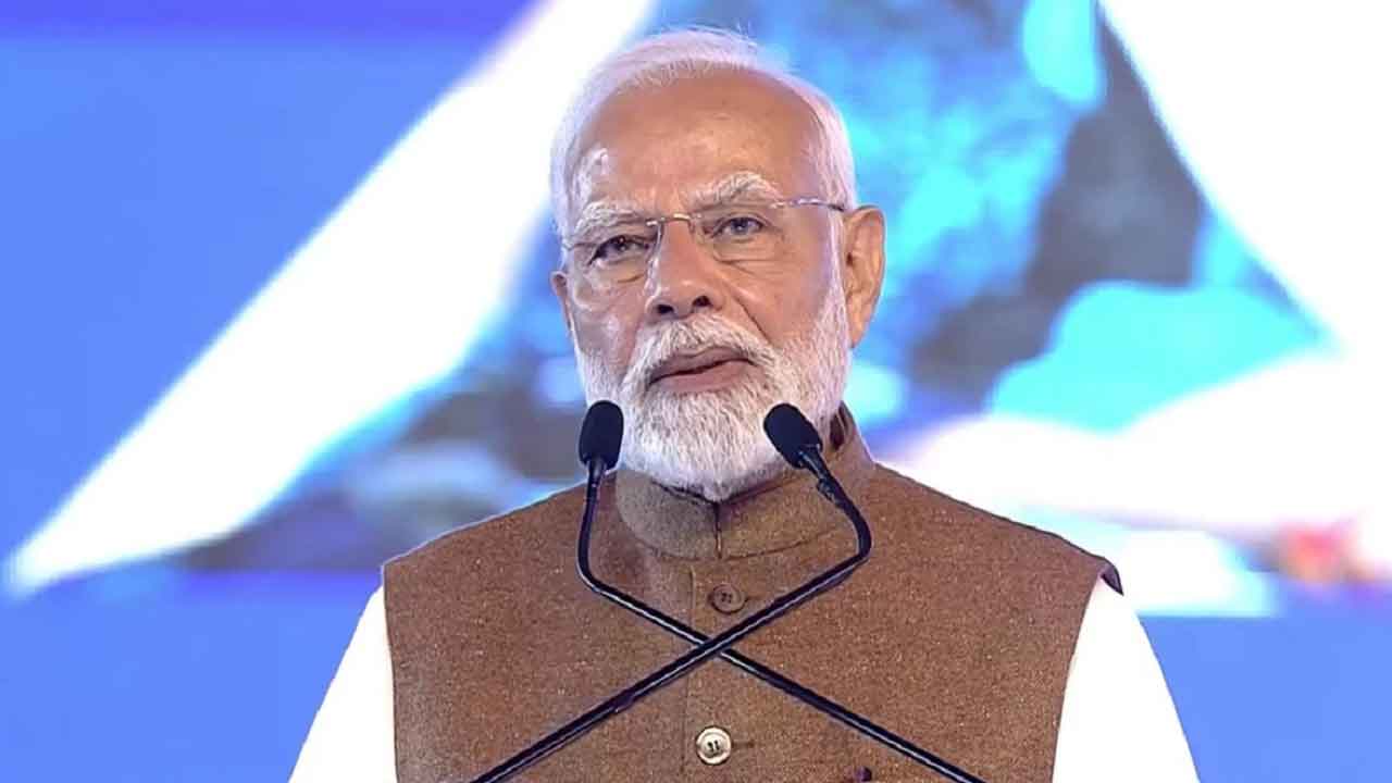 ఎల్‌ఐసీ బీమా సఖి యోజన ప్రారంభం