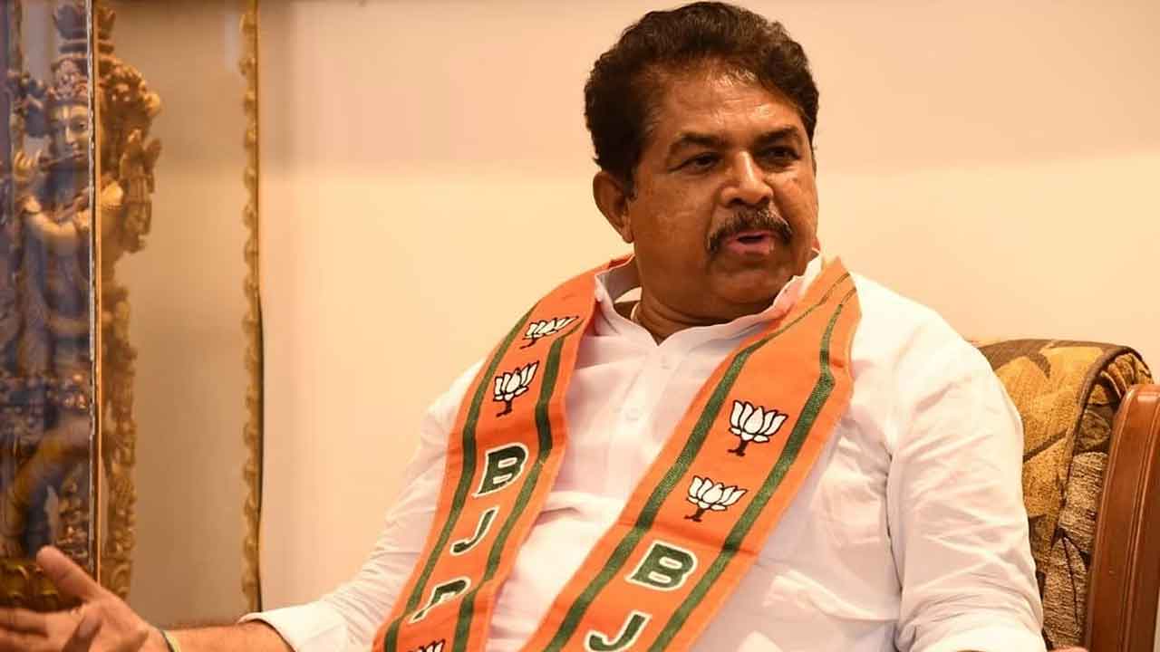 రాజ్యాంగం ఖర్గే కుటుంబానికి వర్తించదా?