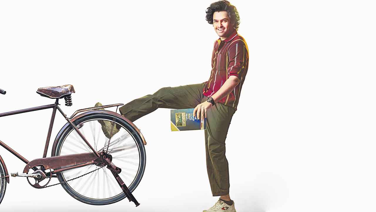 మీకు సుపరిచితుడు మీలో ఒకడు..