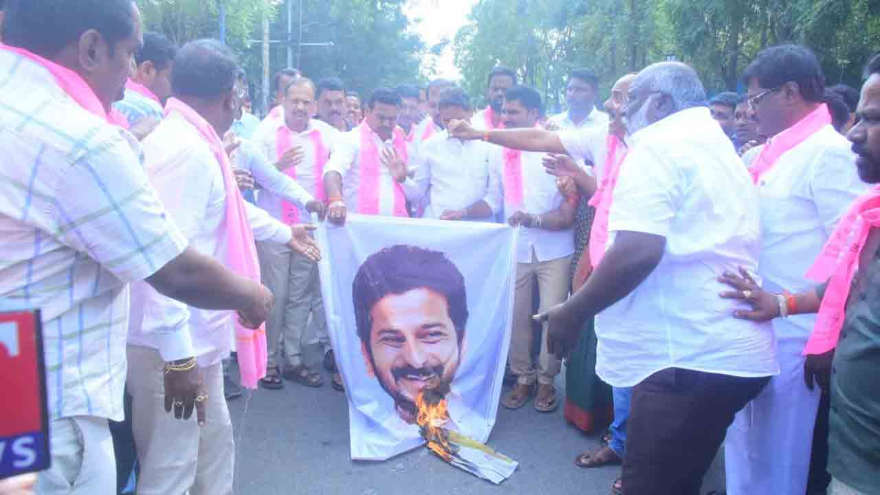 Harish Rao | హ‌రీశ్‌రావు అరెస్ట్.. సిద్దిపేట‌లో సీఎం రేవంత్ రెడ్డి దిష్టిబొమ్మ ద‌హ‌నం