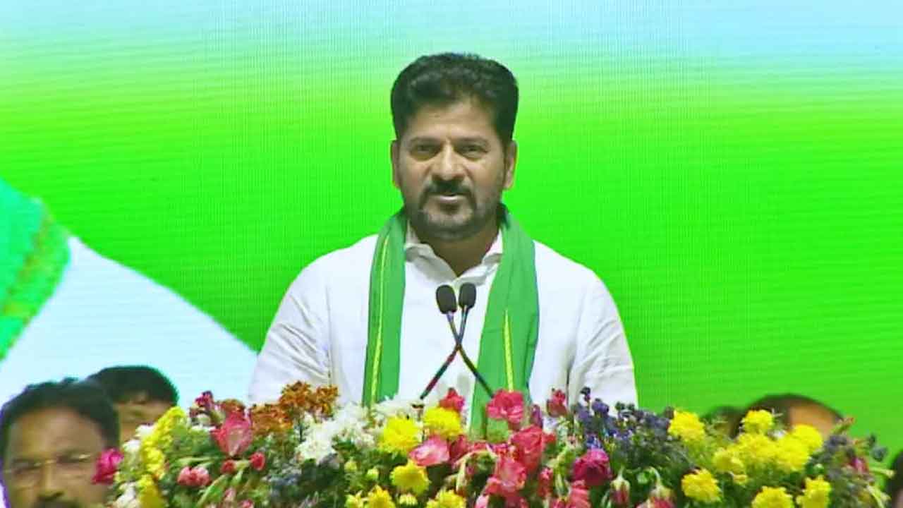 Crop Loan Waiver | హతవిధీ.. సీఎం ఇచ్చిన చెక్కులే చెల్లట్లే..! పదిరోజులైనా రైతుల ఖాతాల్లో జమవని పైసలు..!