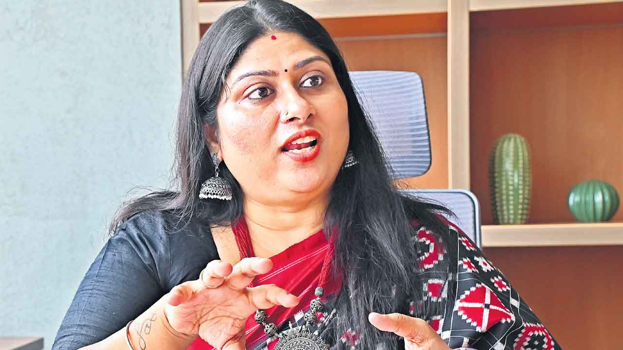 అమితాబ్ హుడీ మేం చేసింది!