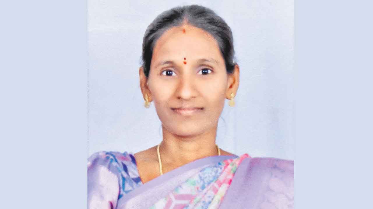 అక్షరం మారిందని.. రుణమాఫీ ఆపిండ్రు