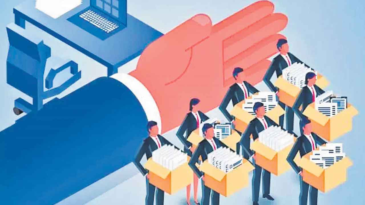 1.5 లక్షల టెకీలపై వేటు