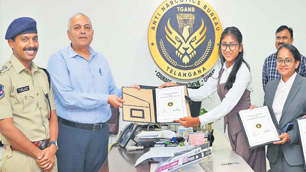 విద్యార్థులకు డ్రగ్ ఫ్రీ వెల్నెస్ కోర్సు