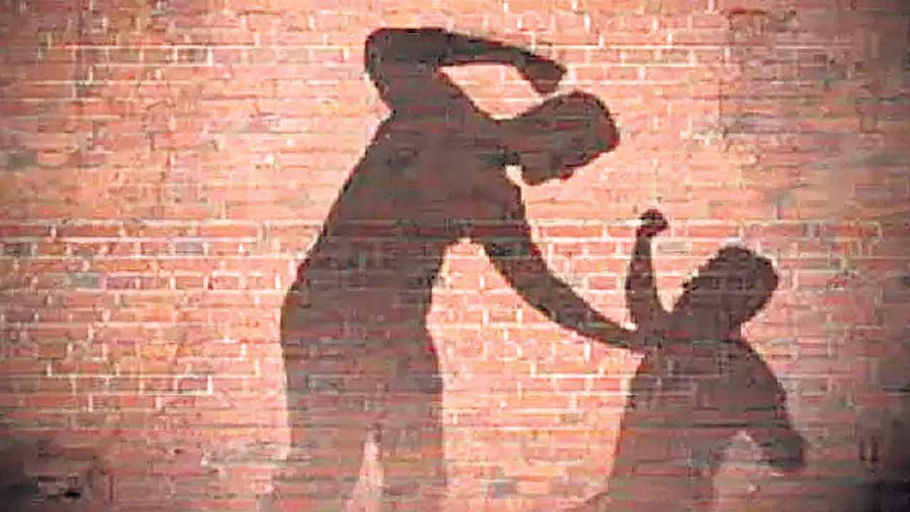 బట్టలూడదీసి.. మూత్రం పోసి