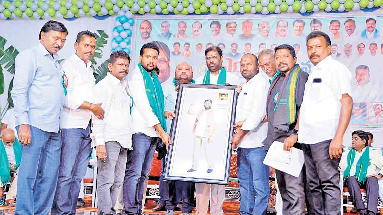మున్నూరుకాపులు ఐక్యంగా అభివృద్ధి చెందాలి