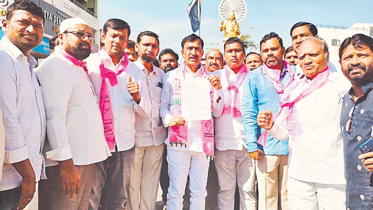 రైతులపై దుర్మార్గంగా వ్యవహరిస్తున్న ప్రభుత్వం