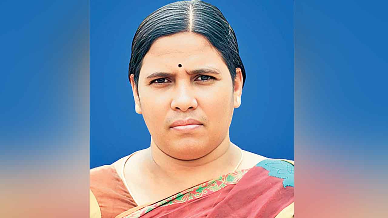 చేనేత కార్మికురాలు ఆత్మహత్య