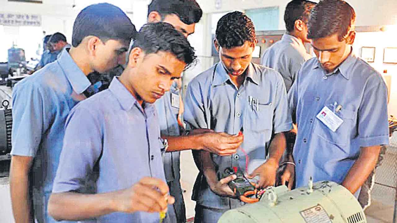 చేయి తడిపితే ‘ఓకే’షనల్!