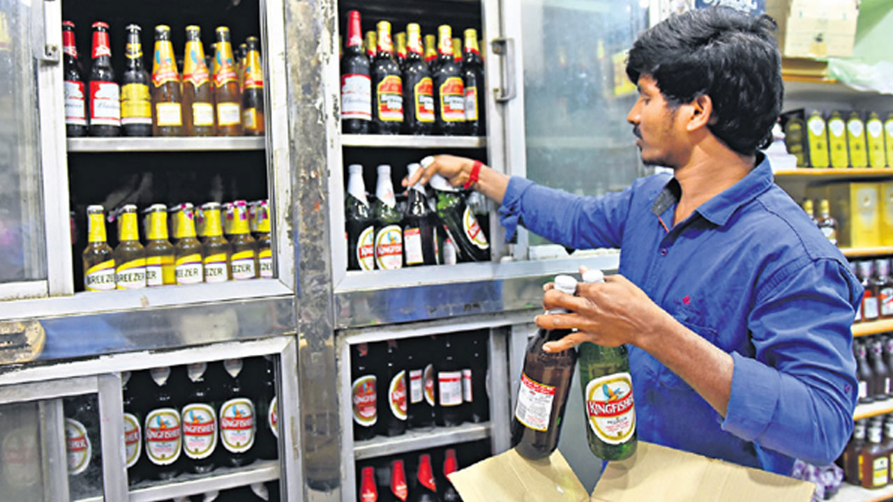 Liquor Sales | నిన్న మద్యం ఆదాయం రూ. 402 కోట్ల 62 ల‌క్ష‌లు.. ఇవాళ మ‌రింత పెర‌గ‌నున్న లిక్క‌ర్ అమ్మ‌కాలు