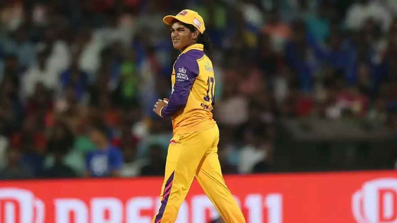 సిమ్రాన్‌కు 1.9 కోట్లు