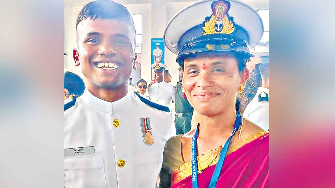 ఇండియన్‌ నేవీలో ఏన్కూరు యువకుడు