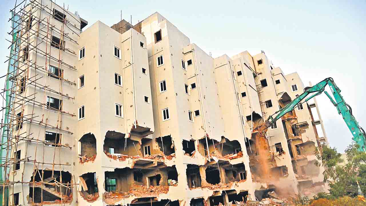 HYDRAA | ఏడంతస్తులు నేలమట్టం.. మాదాపూర్‌ ఖానామెట్‌లో విరుచుకుపడ్డ హైడ్రా